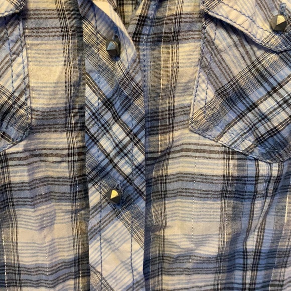 Women’s Western Sleeveless Shirt - Picture 3 of 4